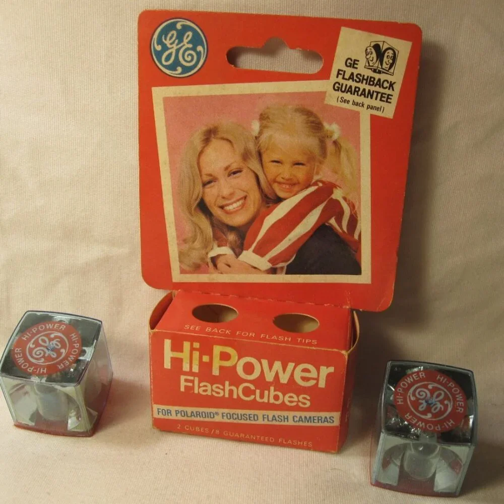 vintage GE Hi-Power Flashcubes 2-pack- complete, Red box, unburnt